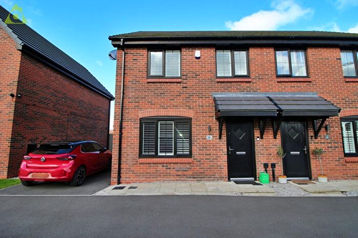 3 Bedroom Semi-Detached House To Rent In Houghton Meadows, Westhoughton, BL5