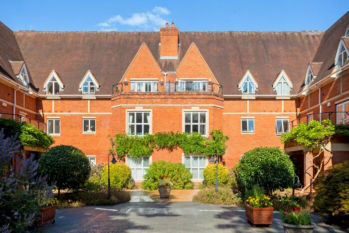 3 Bedroom Flat To Rent In The Water Gardens, Coombe, KT2