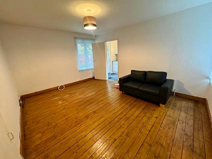 1 Bedroom Ground Maisonette To Rent In Pedworth Gardens, London, SE16