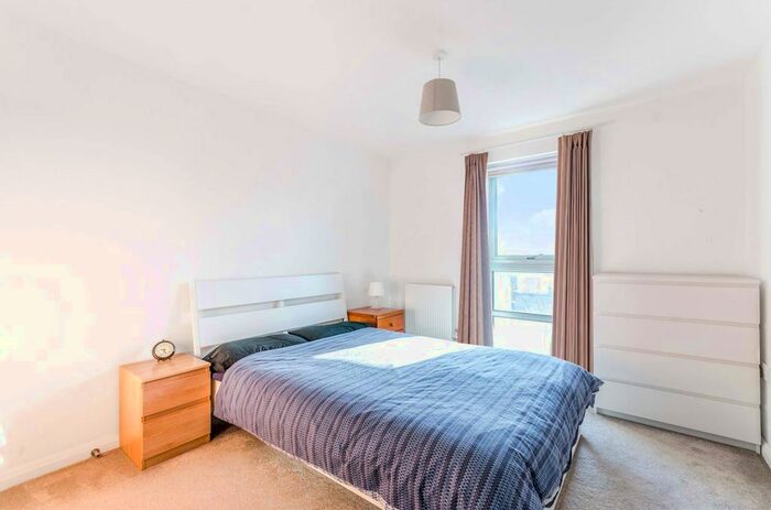 2 Bedroom Flat To Rent In Shillingshaw Lodge, Canning Town, London, E16