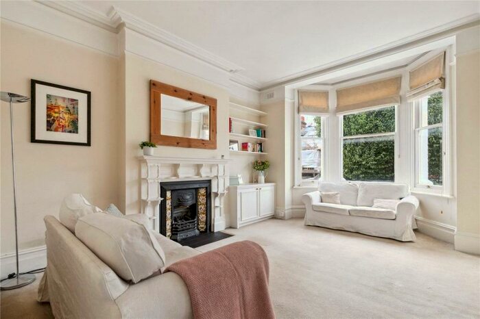 2 Bedroom Apartment To Rent In Ouseley Road, SW12