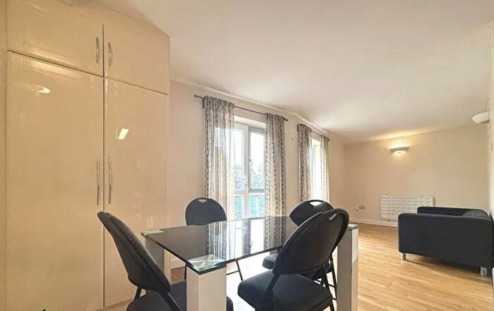 2 Bedroom Flat To Rent In Eaton Mansions, Eaton Road, Sutton, SM2