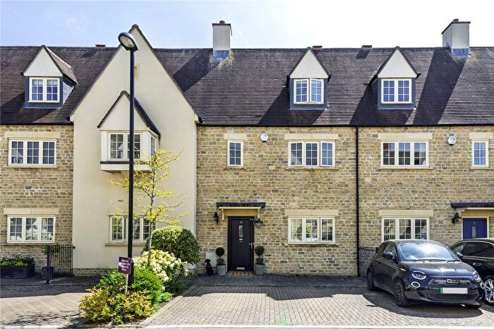 4 Bedroom Terraced House For Sale In Ashford Close, Woodstock, Oxfordshire, OX20