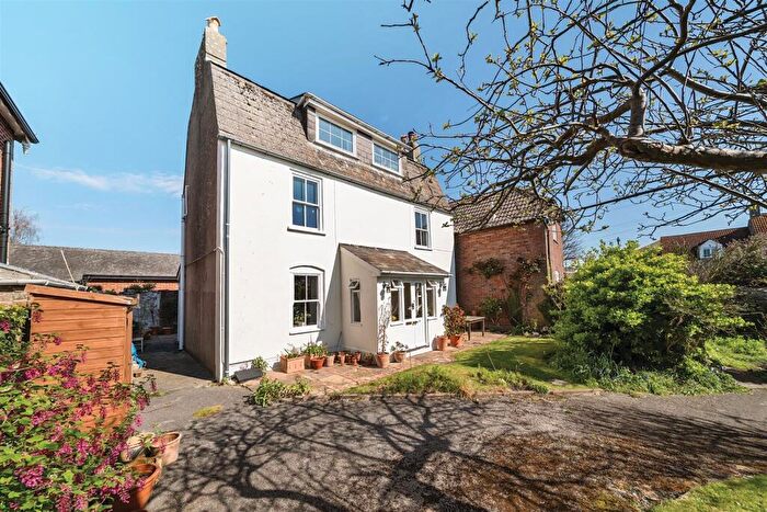 5 Bedroom Link Detached House For Sale In East Street, Chickerell, Weymouth, DT3