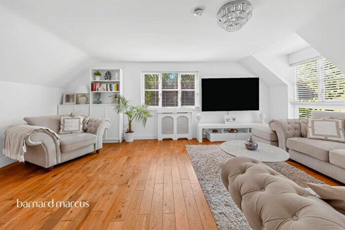 3 Bedroom Flat For Sale In Culmington Road, South Croydon, CR2
