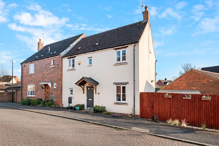 3 Bedroom Semi Detached House For Sale In Garrick Road, Bromsgrove, B60