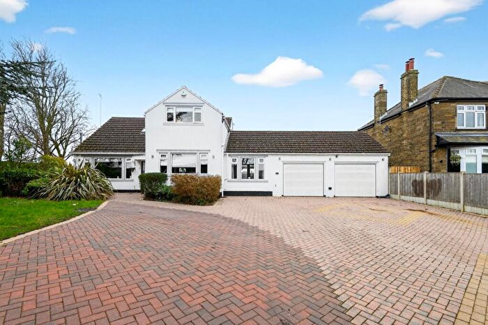 4 Bedroom Detached House For Sale In Whitechapel Road, Cleckheaton, BD19