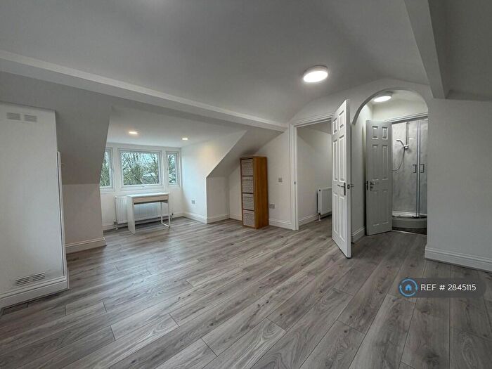 2 Bedroom Flat To Rent In Leighton Buzzard Road, Hemel Hempstead, HP1