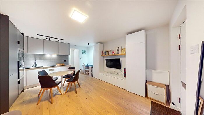 1 Bedroom Flat To Rent In Bunning Way, London, N7