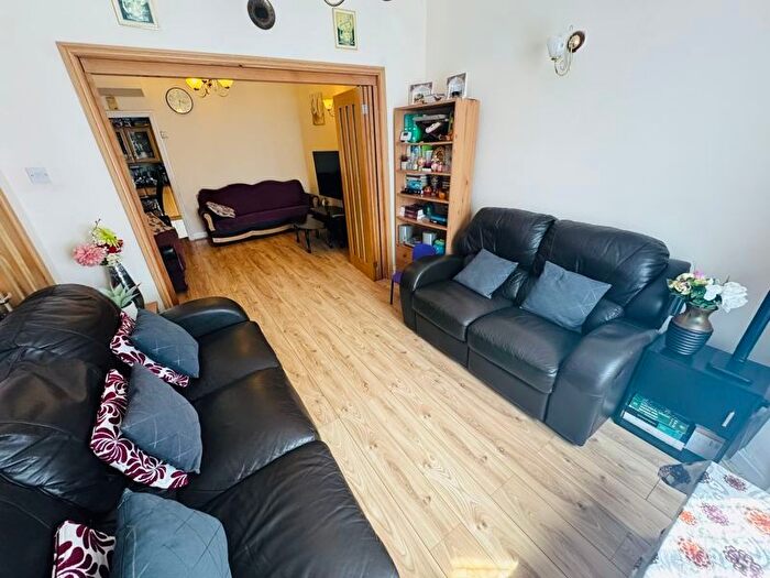 3 Bedroom End Of Terrace House For Sale In Florence Road, Southall, UB2