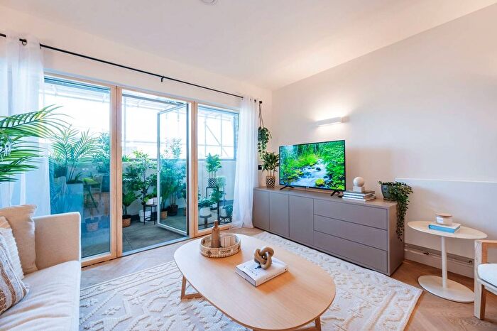 2 Bedroom Flat To Rent In Madeleine Court, North Acton, Acton, W3