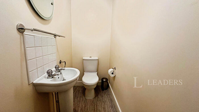 5 Bedroom Terraced House To Rent In Primrose Close - Bedroom House -, LU3