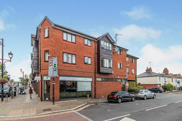 1 Bedroom Flat To Rent In Cottage Grove, Surbiton, KT6