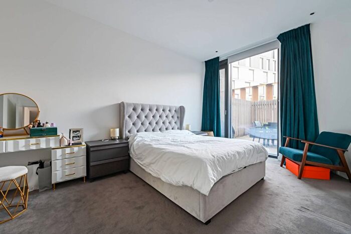 1 Bedroom Flat To Rent In Makers Building, Hoxton, London, N1