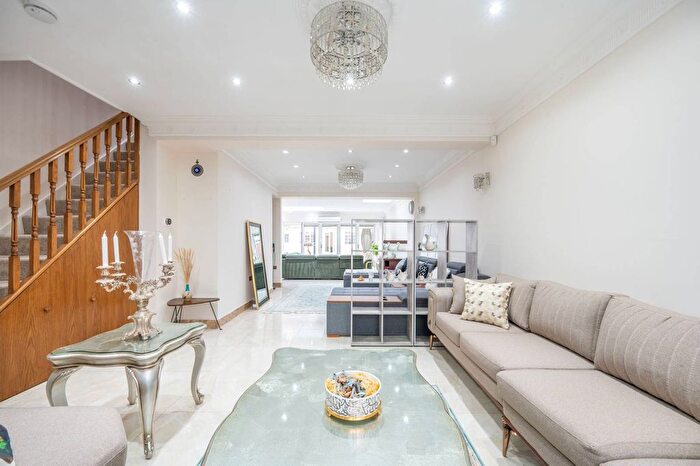 4 Bedroom End Terrace House For Sale In Lee Road, Perivale, Greenford, UB6