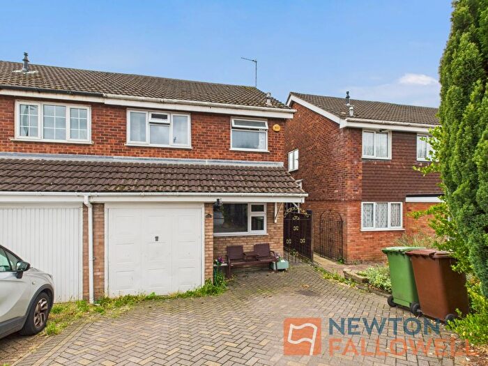 3 Bedroom Semi-Detached House For Sale In Harness Close, Walsall, WS5