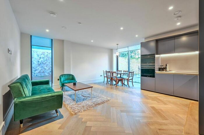 3 Bedroom Flat To Rent In New Kings Road, Fulham Broadway, London, SW6