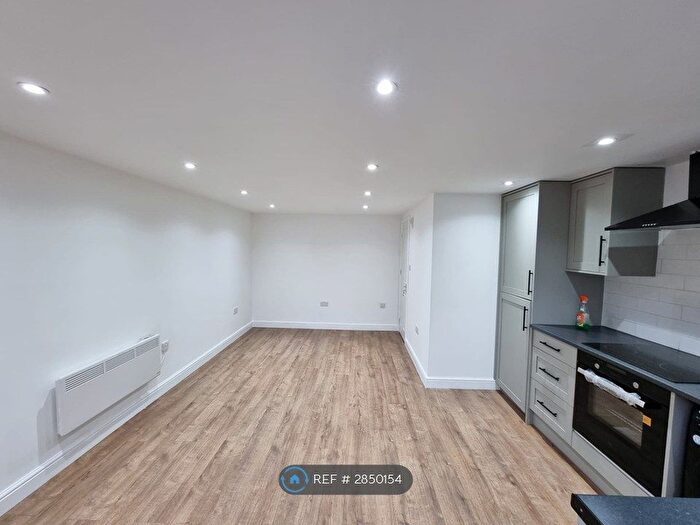 Studio To Rent In Mawney Road, Romford, RM7