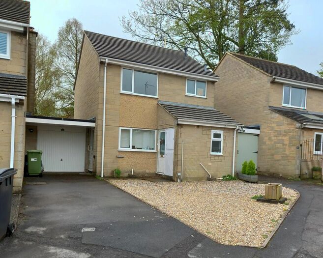 3 Bedroom Link Detached House To Rent In The Ferns, Tetbury, GL8