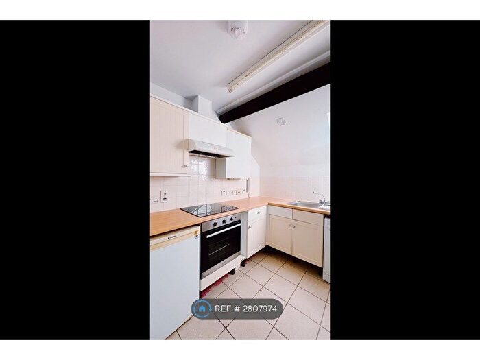 2 Bedroom Flat To Rent In Russell St, Stroud, GL5