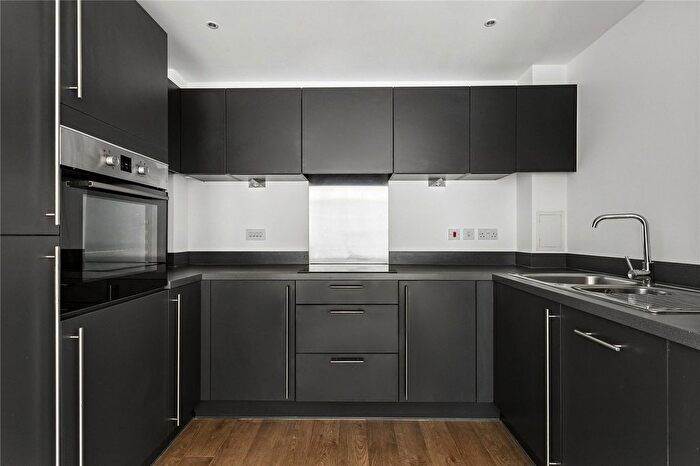 1 Bedroom Flat To Rent In Kingfisher Heights, Waterside Way, London, N17