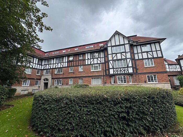 3 Bedroom Flat To Rent In Millbrook Road East, Southampton, Hampshire, SO15