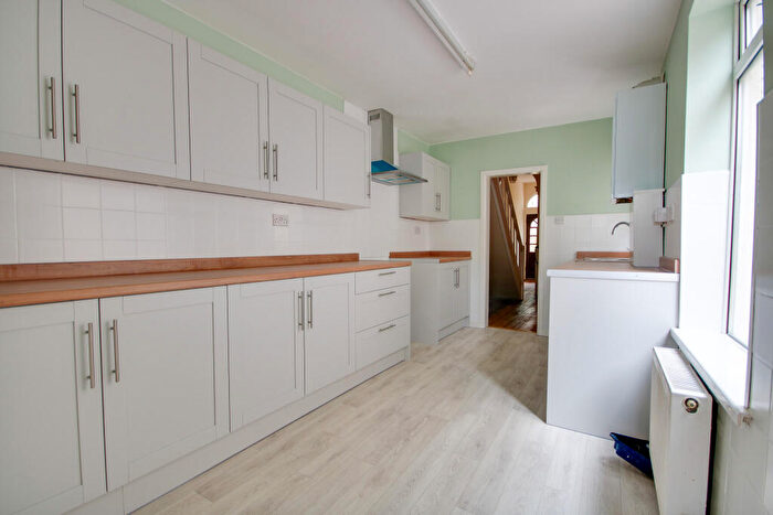 3 Bedroom Terraced House For Sale In Peartree Green! No Chain! Stylish Newly Fitted Kitchen!, SO19