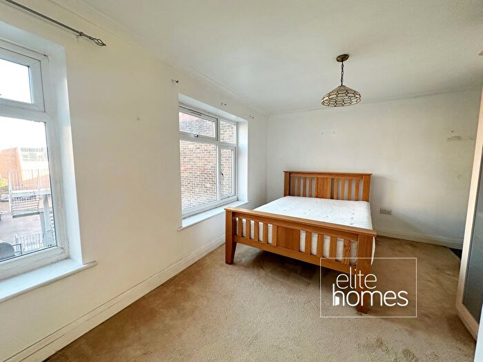 3 Bedroom Flat To Rent In York Street, Twickenham, TW1
