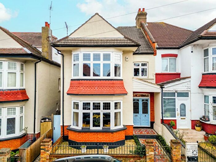 5 Bedroom Semi Detached House For Sale In Dawlish Drive, Leigh-On-Sea, SS9