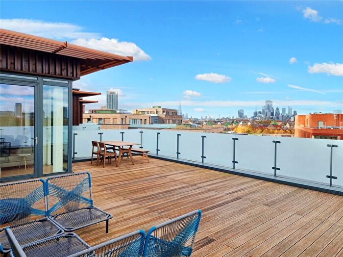 3 Bedroom Apartment To Rent In Quebec Way, Canada Water, SE16