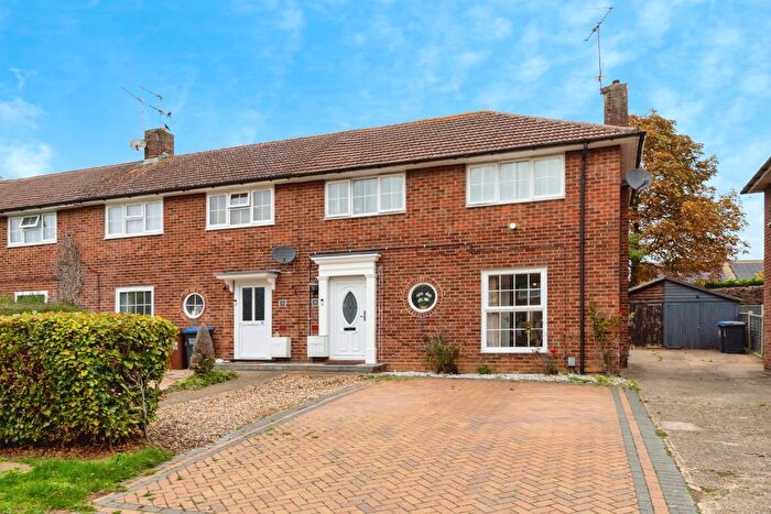 3 Bedroom End Of Terrace House For Sale In Walnut Grove, Welwyn Garden City, AL7
