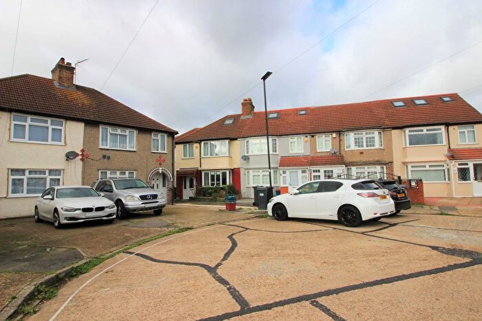 5 Bedroom Terraced House To Rent In Marnell Way, Hounslow, TW4