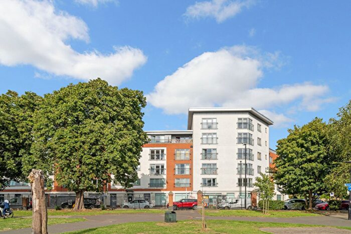 2 Bedroom Flat For Sale In Northfield Avenue, Ealing, W13