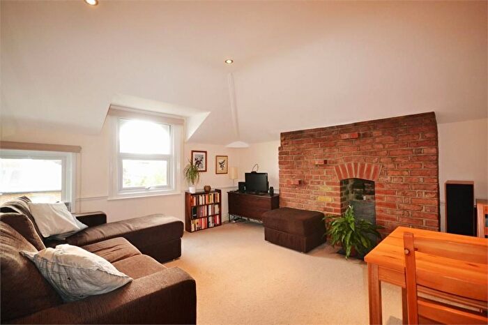 1 Bedroom Flat To Rent In Woodlands Road, Isleworth, TW7