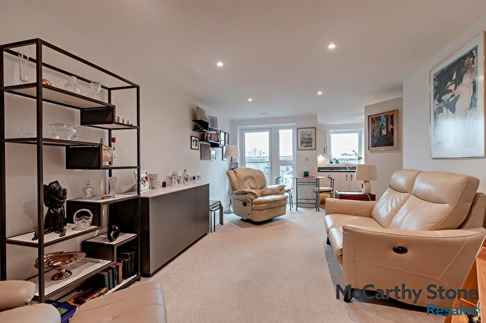 1 Bedroom Flat For Sale In Studio Way, Borehamwood, WD6