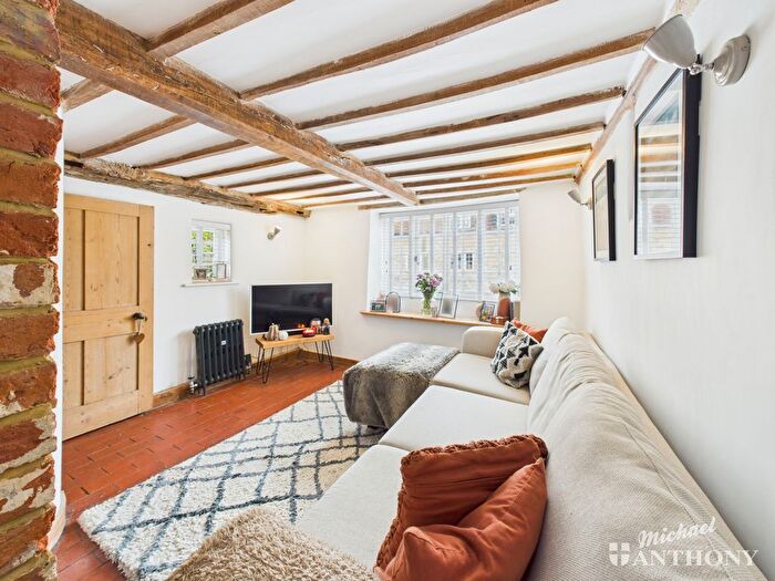 2 Bedroom Cottage For Sale In Oving Road, Whitchurch, Aylesbury, HP22