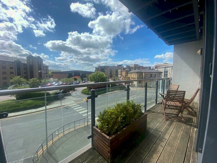 2 Bedroom Apartment To Rent In Ocean Way, Southampton, SO14