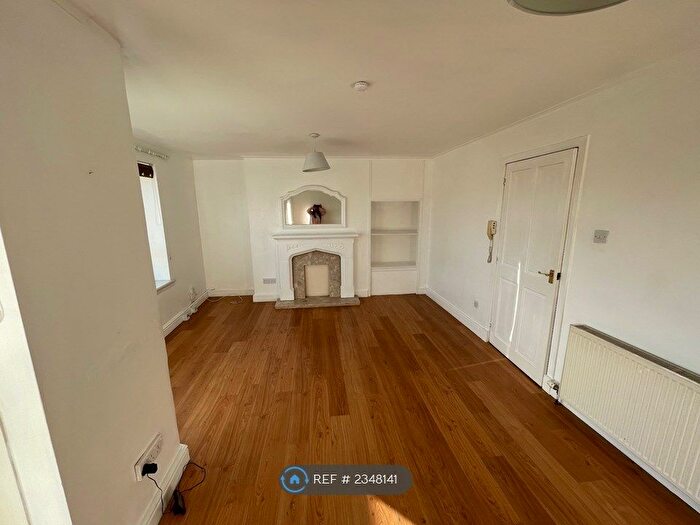 2 Bedroom Flat To Rent In Burnfield Road, Glasgow, G43