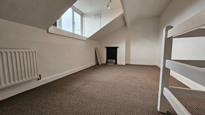 2 Bedroom House To Rent In Haddon Place, Leeds, LS4