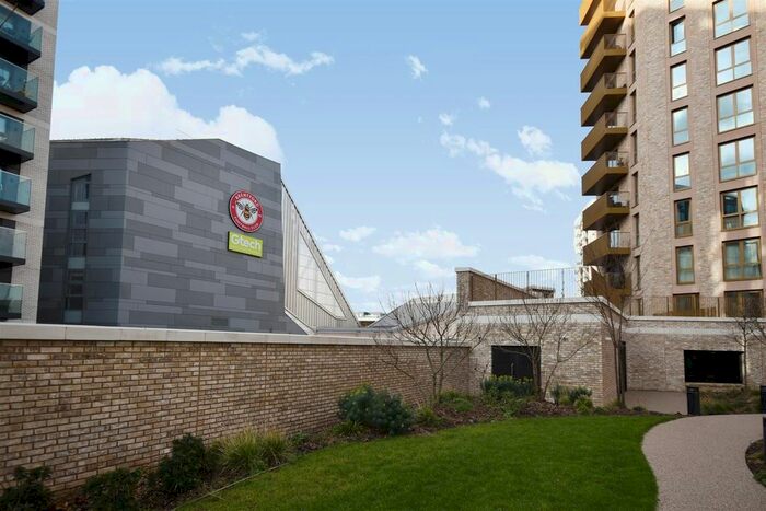 2 Bedroom Flat To Rent In Capital Interchange Way, Brentford, TW8