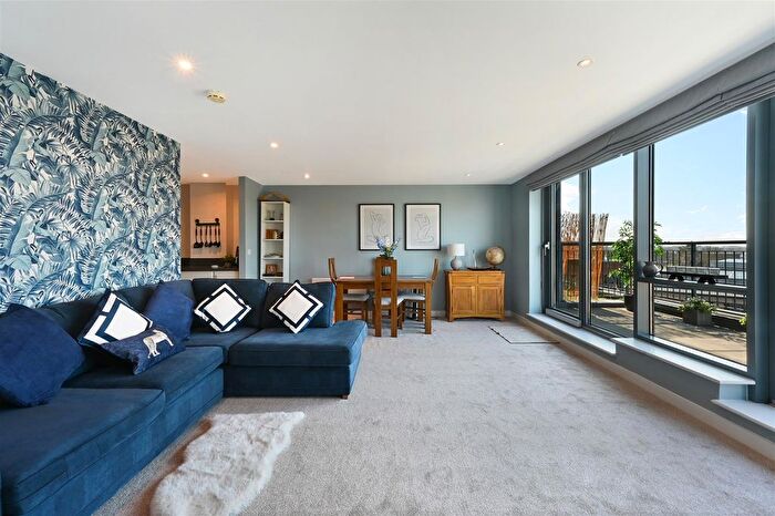2 Bedroom Flat For Sale In Chapter Way, South Wimbledon, SW19