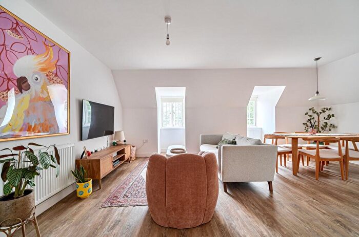 1 Bedroom Flat For Sale In Barnet Road, Barnet, EN5