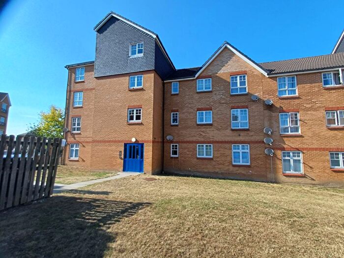 2 Bedroom Flat To Rent In Greenhaven Drive, London, SE28