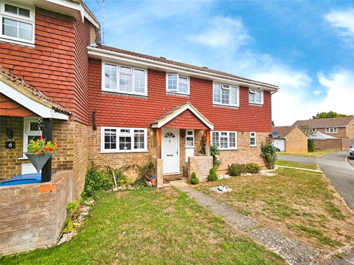 3 Bedroom Terraced House For Sale In Oaktree Drive, Hook, Hampshire, RG27