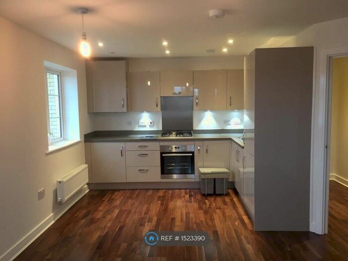 2 Bedroom Flat To Rent In Lydford Place, Slough, SL3