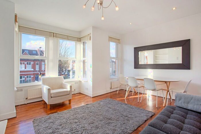 2 Bedroom Flat To Rent In The Avenue, London, W4