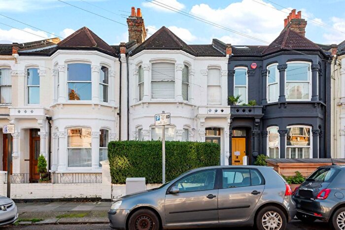 2 Bedroom Flat To Rent In Purves Road, Kensal Rise, NW10