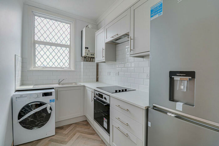 1 Bedroom Apartment To Rent In Fairleigh Drive, Leigh-on-sea, SS9