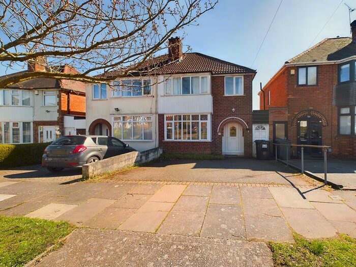 3 Bedroom Semi-Detached House For Sale In Glyn Farm Road, Quinton, B32