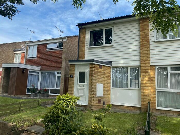 2 Bedroom Property To Rent In Hill View, Ashford, TN24